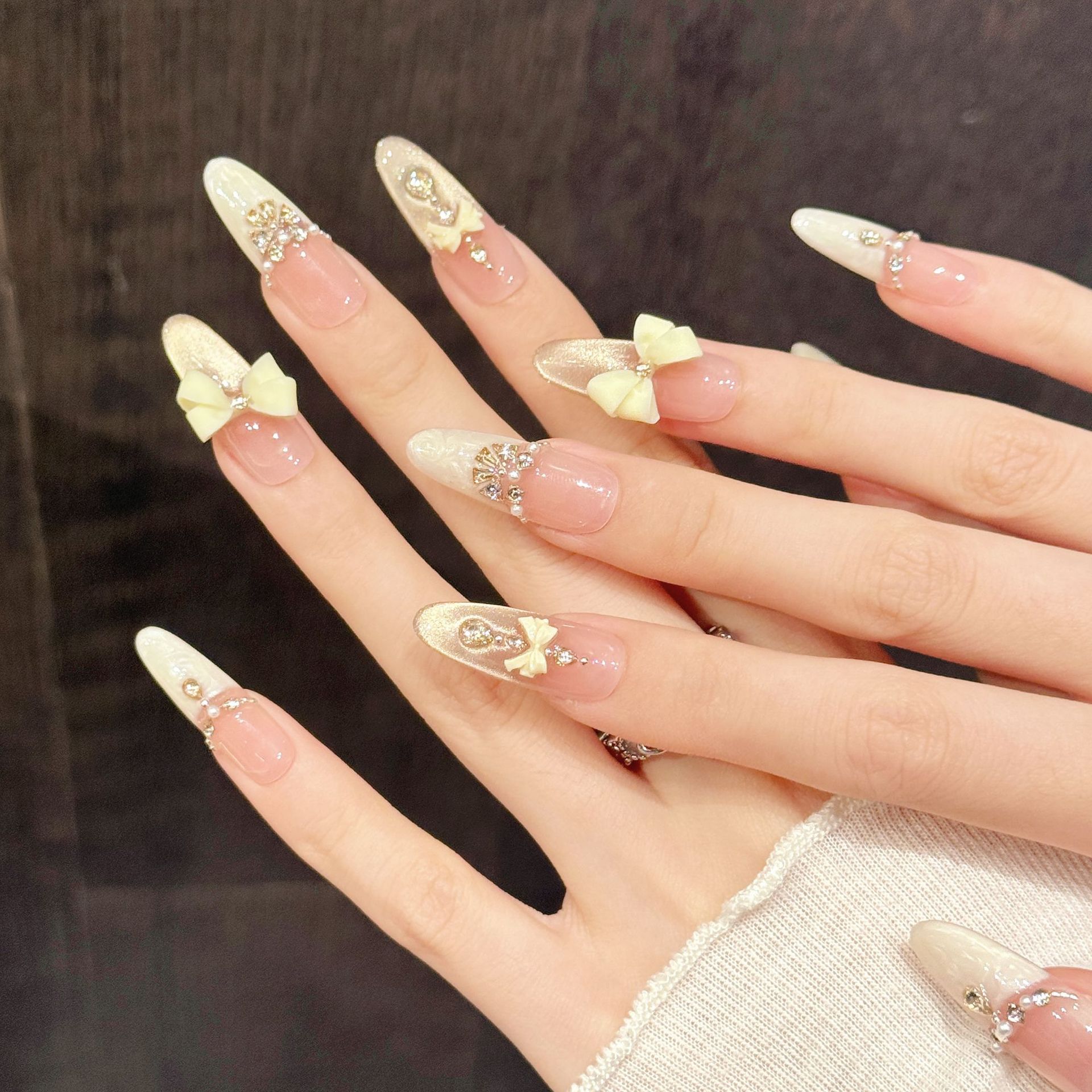 เล็บปลอมทำมือ 10 ชิ้น ลายตาแมว - Neon Sign Party บทวิจารณ์และราคา